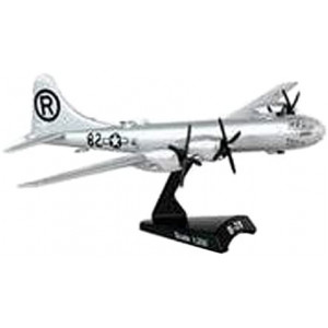 Daron Worldwide Trading B-29 Superfortress Enola Gay Vehicle (1:200 Scale)